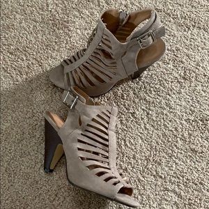 Heeled open-tie booties